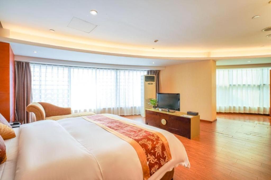 Suzhou Phoenix Hotspring Resort Zhangjiagang Екстериор снимка