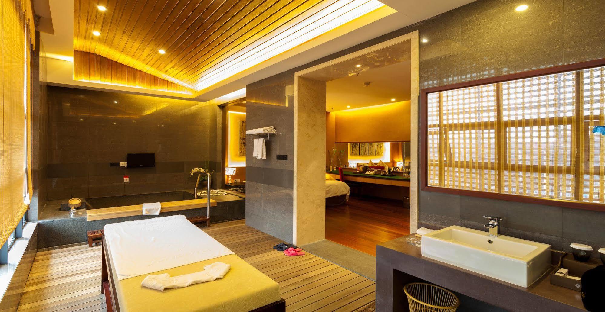 Suzhou Phoenix Hotspring Resort Zhangjiagang Екстериор снимка